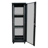 PHASAK Armario Rack 19" Phasak Pro 32U  600x600 Montado (Incluye: 2 bandejas de 19? + Regleta electrica 19? + Juego de ruedas +  Ventilacion) en Huesoi